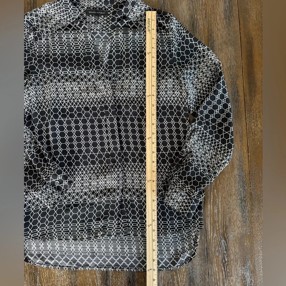 Banana Republic Women’s Black and Cream Geometric Long Sleeve Top Blouse Size S - Picture 6 of 9